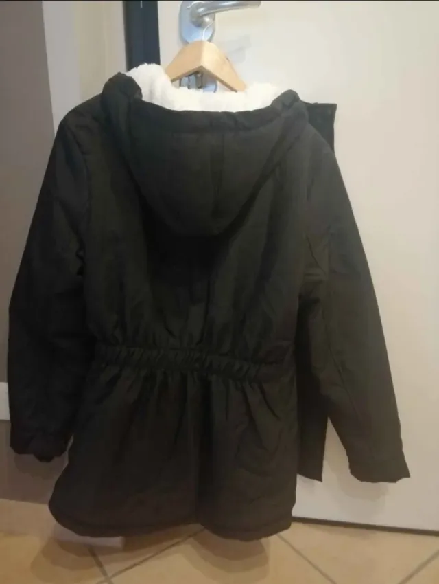 Parka donna nera con cappuccio