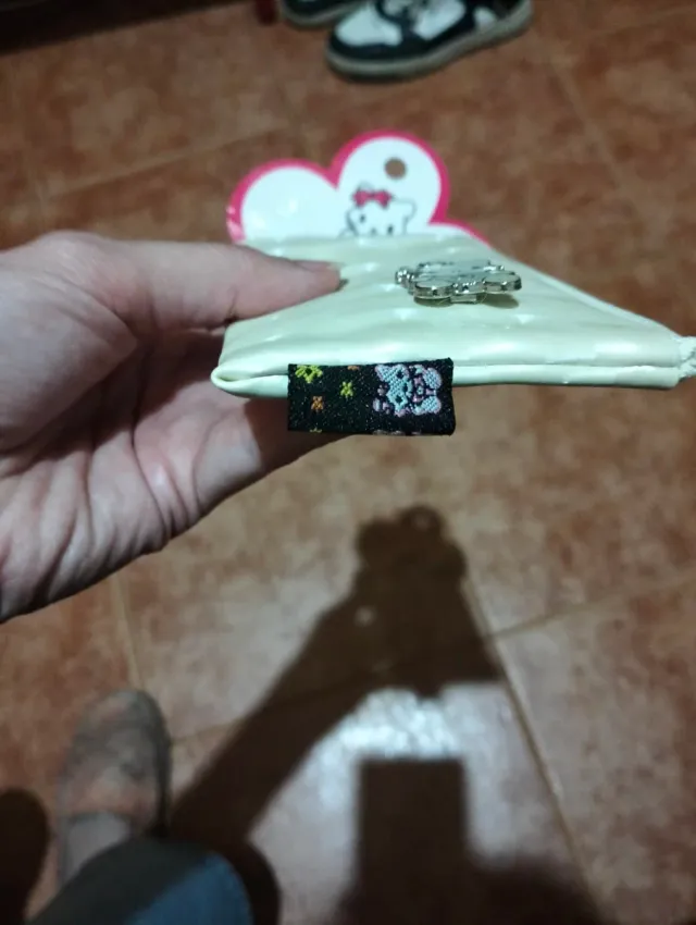 Carterita Hello Kitty Blanca y Plateada