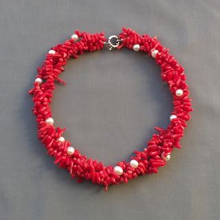 Collar Coral Rojo y Perlas Trenzado