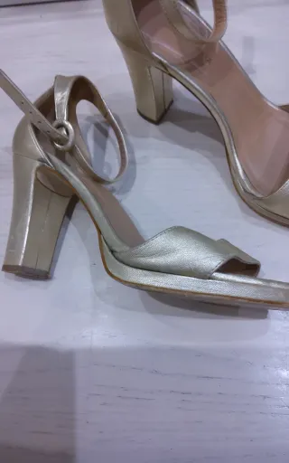 #Sandalias #fiesta tacón Gloria Ortiz doradas