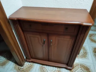 Mueble recibidor de madera