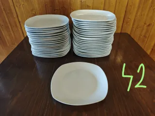 Juego de 42 platos blancos