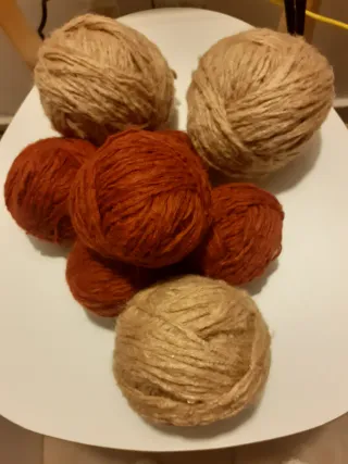 Gomitoli lana mohair color naturale e ruggine