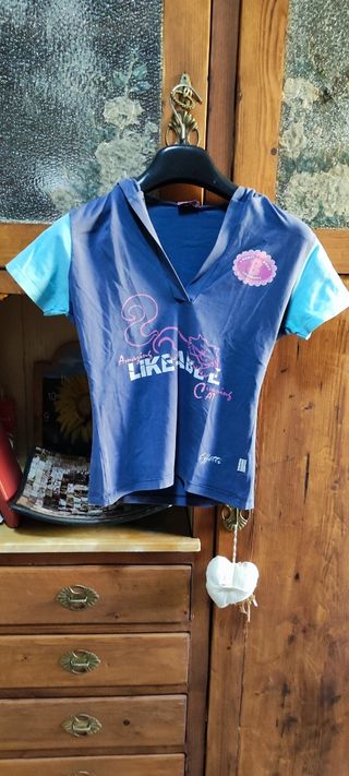 Maglia blu con stampa gatto