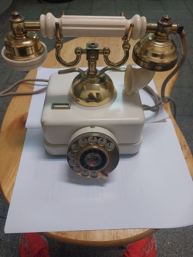 Teléfono antiguo 