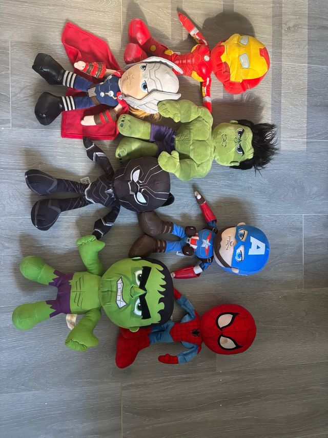 Peluches Marvel