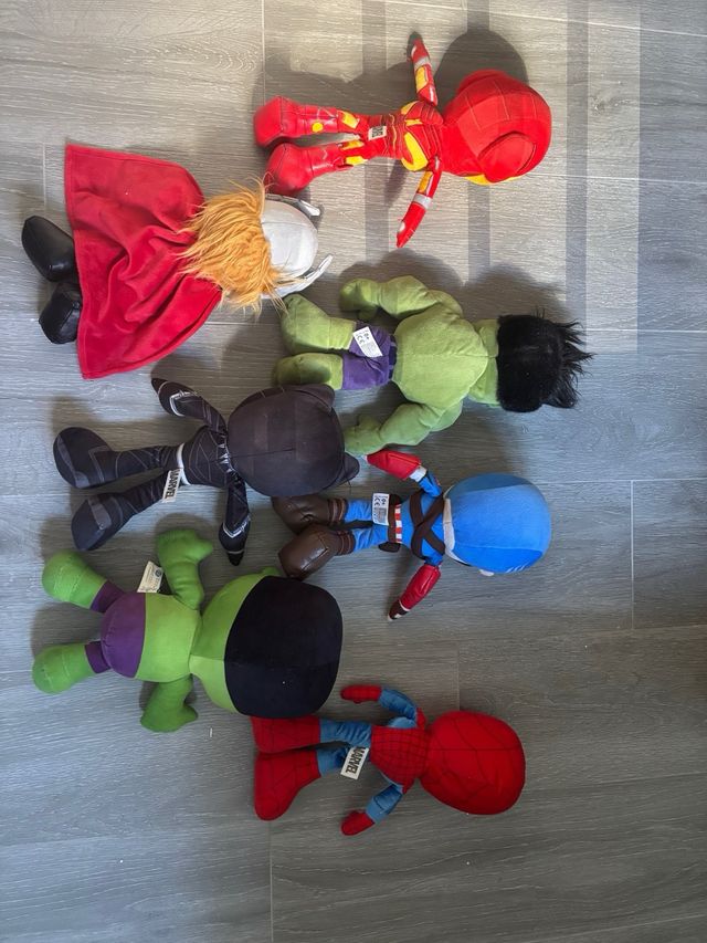 Peluches Marvel