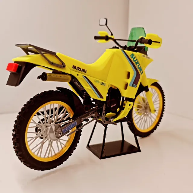 Maqueta Suzuki DR BIG 50 Amarilla