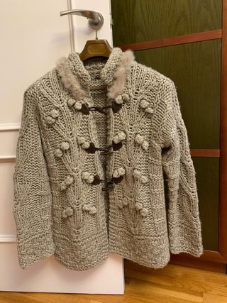 Chaqueta de punto con cuello de piel