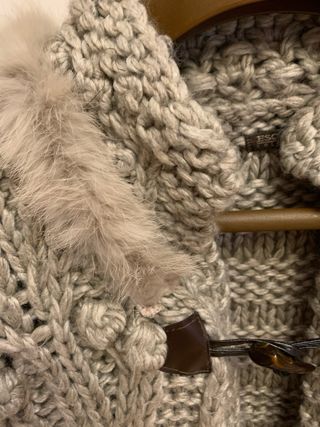 Chaqueta de punto con cuello de piel