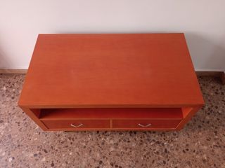 Mesa TV salón madera con ruedas
