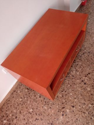 Mesa TV salón madera con ruedas