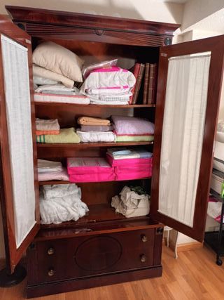 Vitrina clásica pintada a muñequilla