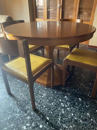 Tavolo rotondo con 6 sedie