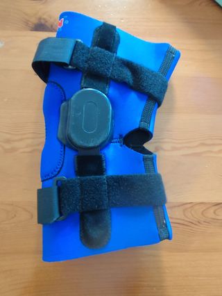 Ginocchiera con aste articolate