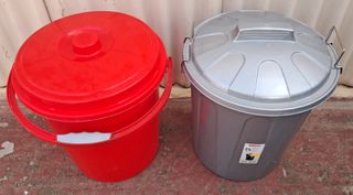 4 CUBOS DE BASURA VARIADOS 2 DE 21L Y 2 DE 7L