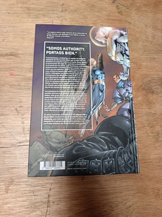 Authority (Grandes Novelas Gráficas de DC)