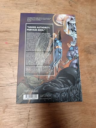 Authority (Grandes Novelas Gráficas de DC)
