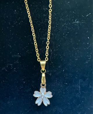 Collana con ciondolo fiore