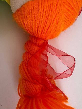 Peluche Minnie Mouse y Muñeca Naranja