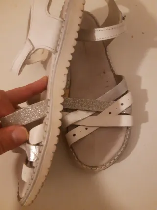 Sandalias Niña Blancas y Plateadas talla 34