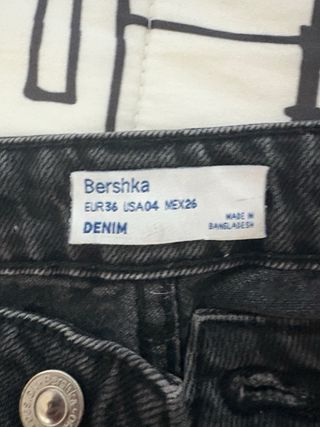 Pantalones vaqueros negros rotos