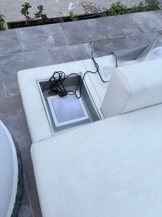 Diván  blanco con luz LED