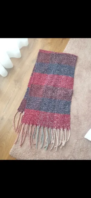 Bufanda oversize azul y roja