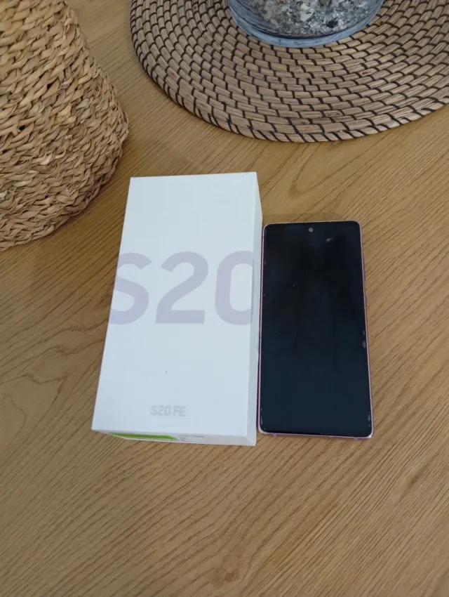 Samsung S20 FE 128GB lila
