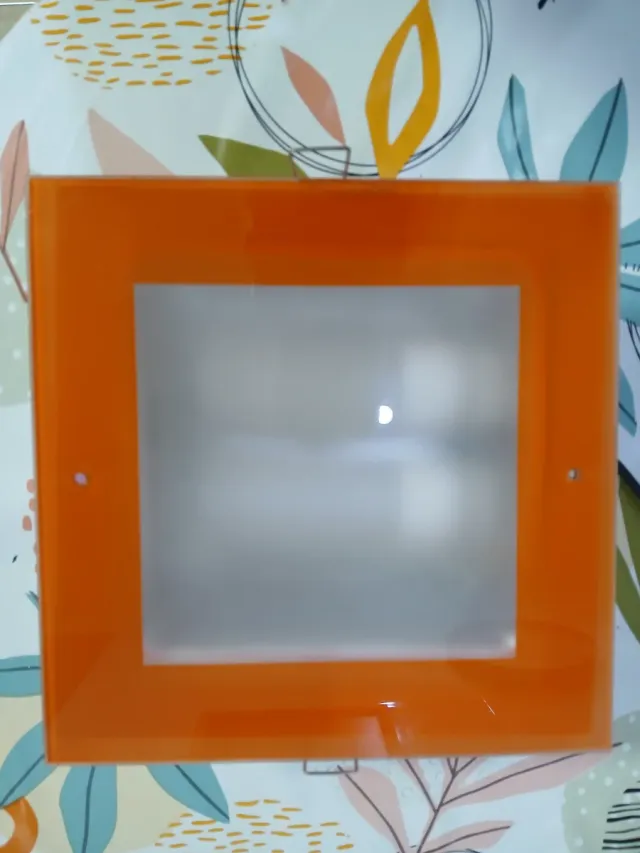 URGE!! Foco de techo naranja