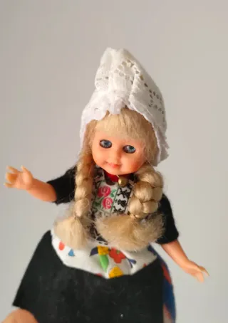 Muñeca vintage traje regional