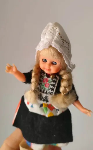 Muñeca vintage traje regional