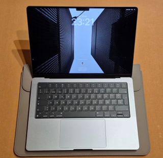 MacBook Pro M3 - Gris Espacial (14 Pulgadas)