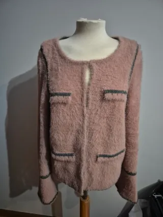 Chaqueta de punto rosa peluda