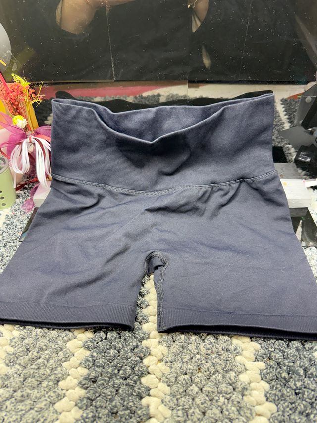 Mallas cortas grises