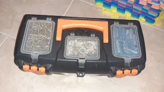 Cassetta porta attrezzi con manico arancione