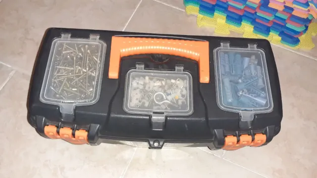 Cassetta porta attrezzi con manico arancione