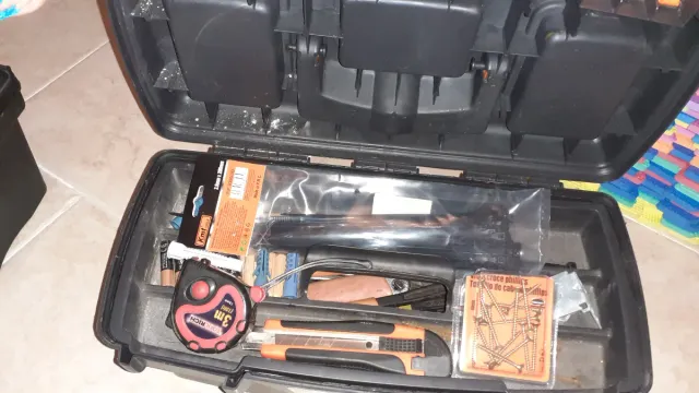 Cassetta porta attrezzi con manico arancione