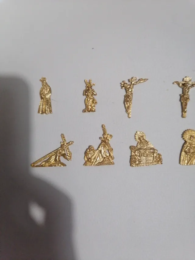 Figuras Cristos y Vírgenes Doradas