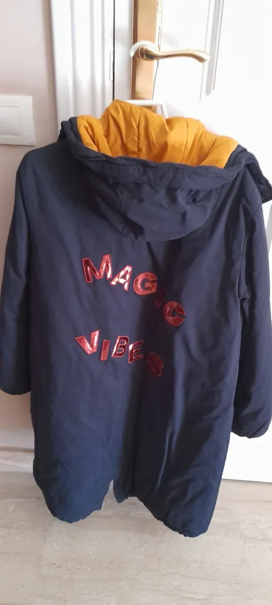 Chaquetón azul y amarillo