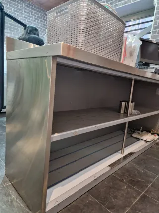 Mueble mostrador metálico