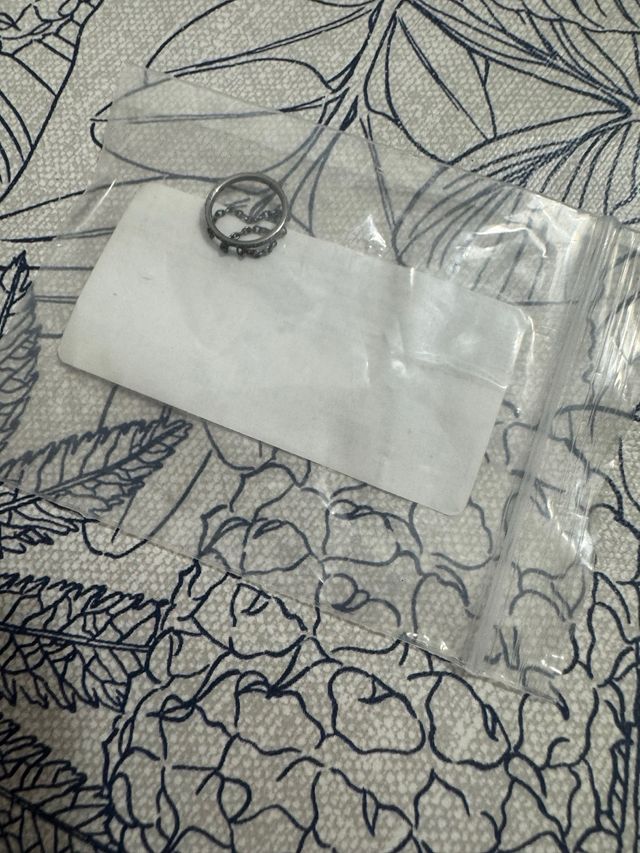 Piercing pendiente titanio con 3 cadenas y brillo