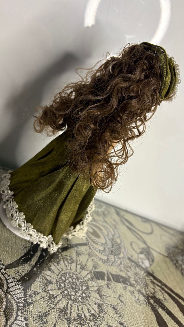 Muñeca antigua de porcelana