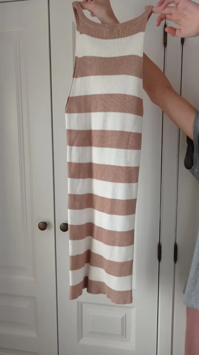 Vestido de rayas Stradivarius beige y blanco