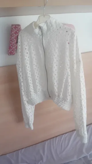 Chaqueta blanca crop top encaje