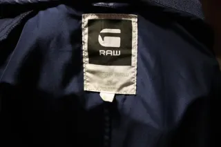 Chaqueta azul brillante