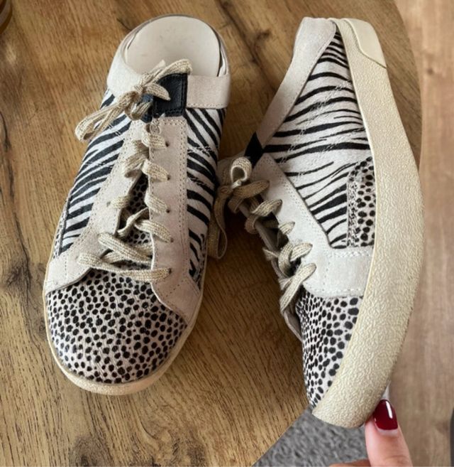 Tenis Animal Print Beige y Negro