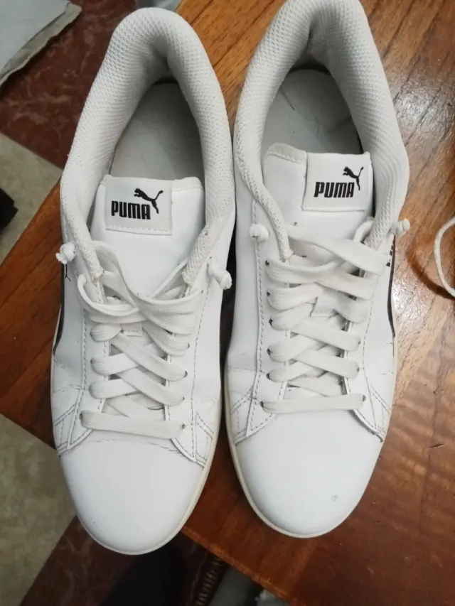 Zapatillas Puma Blancas y Negras