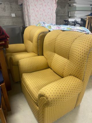 2 Poltronas Amarelas em Tecido