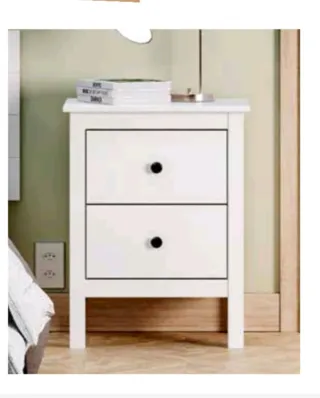Mesilla de noche de madera blanca